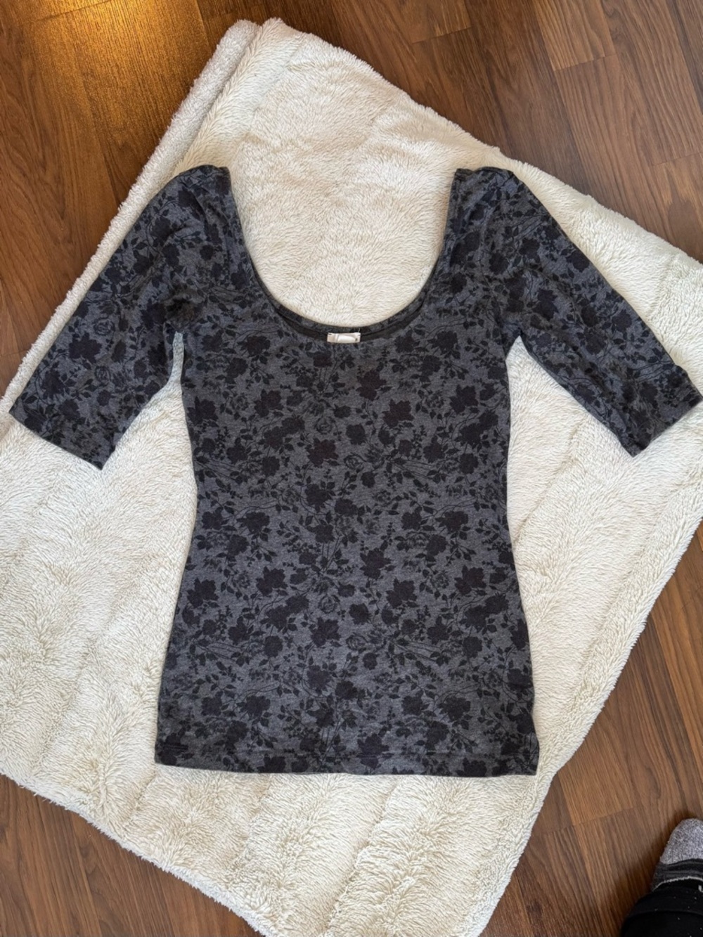 Garage Gray Scoop Neck Floral Elbow Sleeve Tee